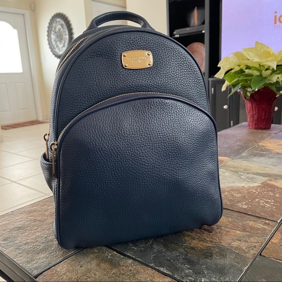 NWT Michael Kors Medium Abbey Leather Backpack - Picture 2 of 11